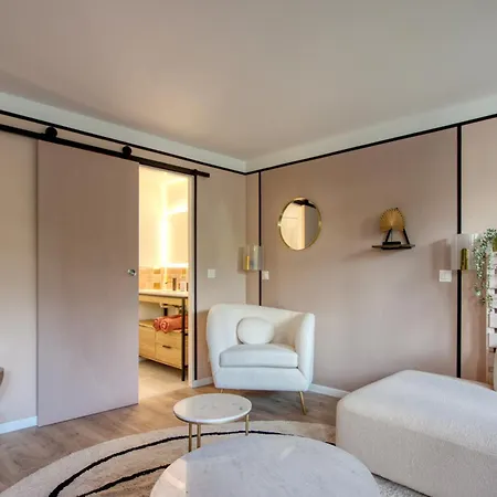 Du Lac, Centre-ville, & Casino A 2 Min Apartment Enghien-les-Bains